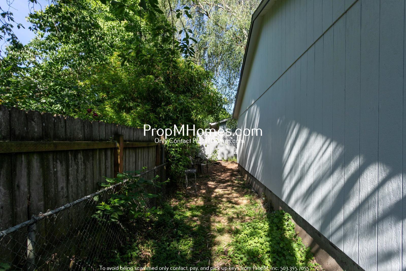 Updated Two Bedroom Duplex in Sellwood - Garage Included! property image