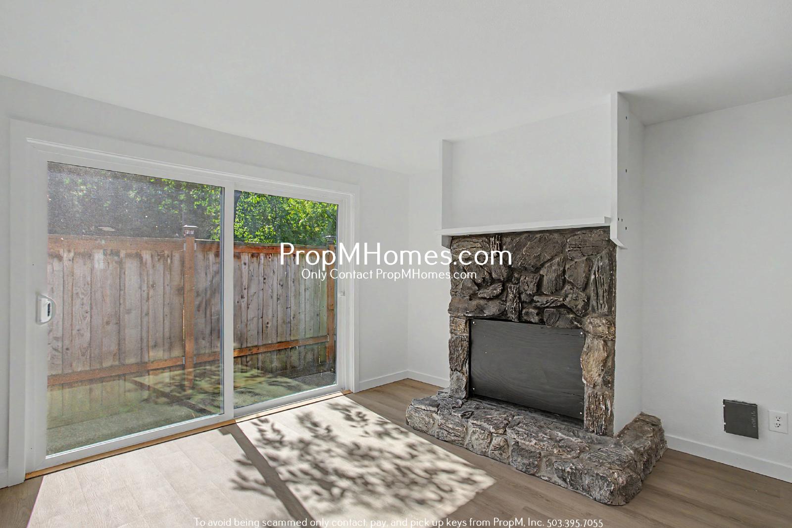 Updated Two Bedroom Duplex in Sellwood - Garage Included! property image
