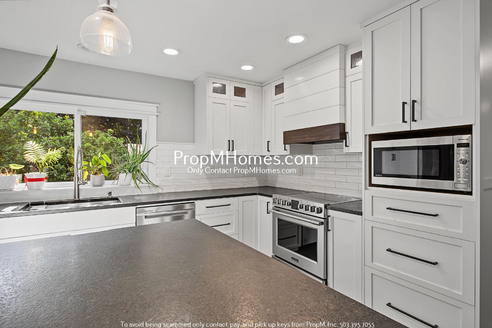 Beautifully Updated 4 Bedroom Home in Hillsboro! property image