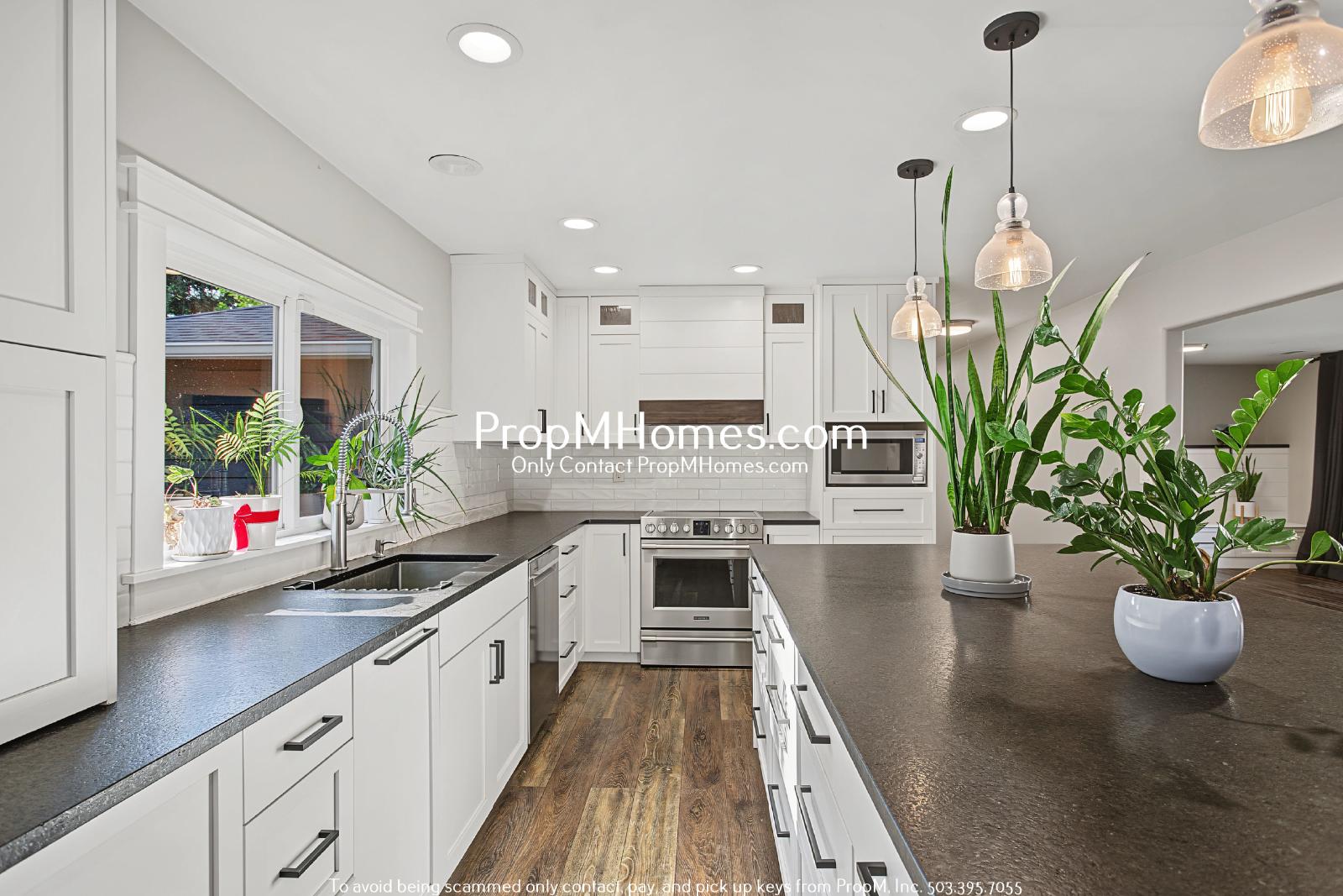 Beautifully Updated 4 Bedroom Home in Hillsboro! property image