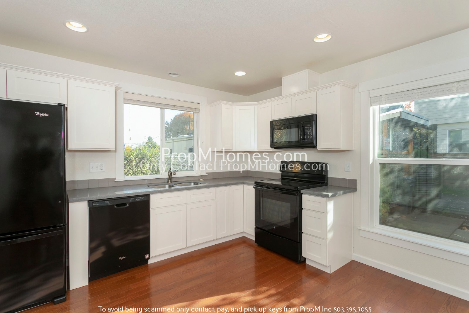 Enchanting 2-Bedroom Gem in SE Portland - End Unit! property image
