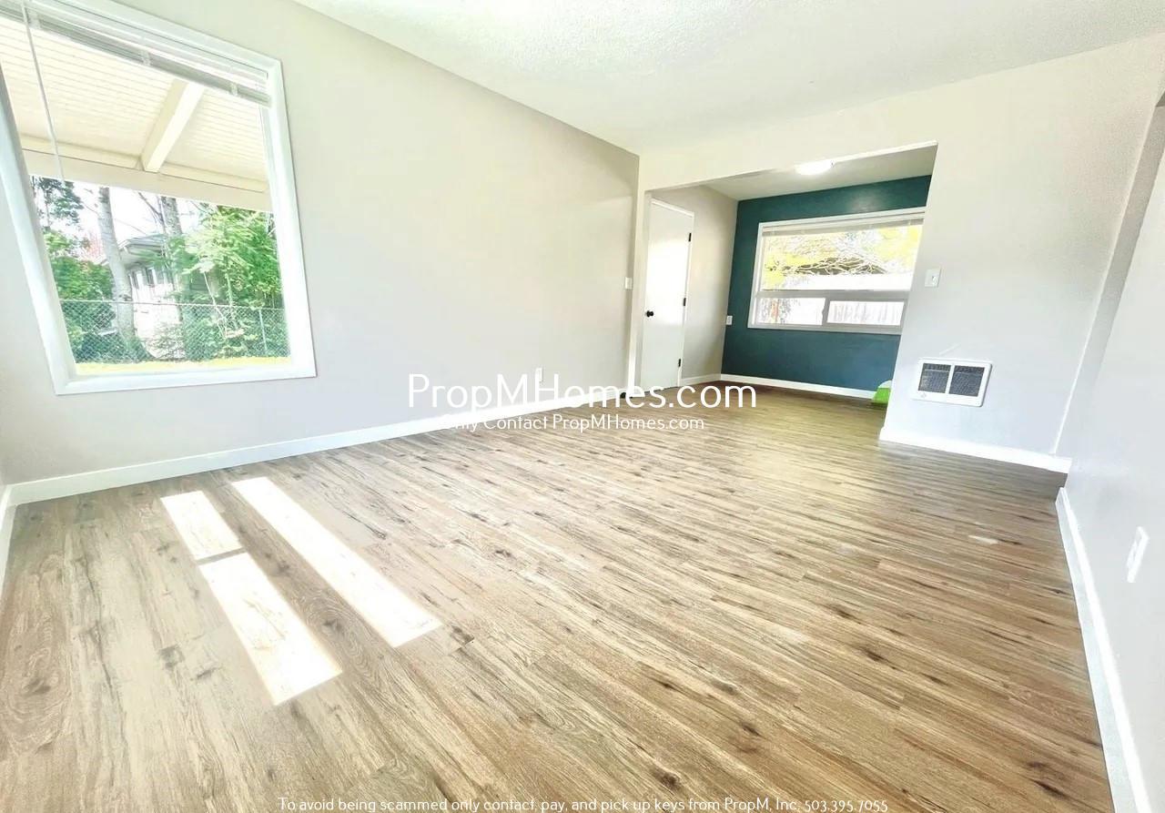 Updated One Bedroom Duplex in Montavilla! property image