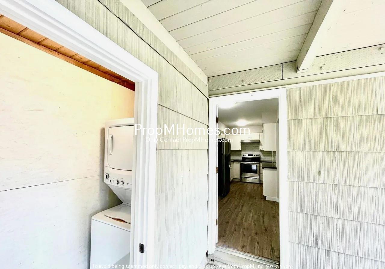 Updated One Bedroom Duplex in Montavilla! property image