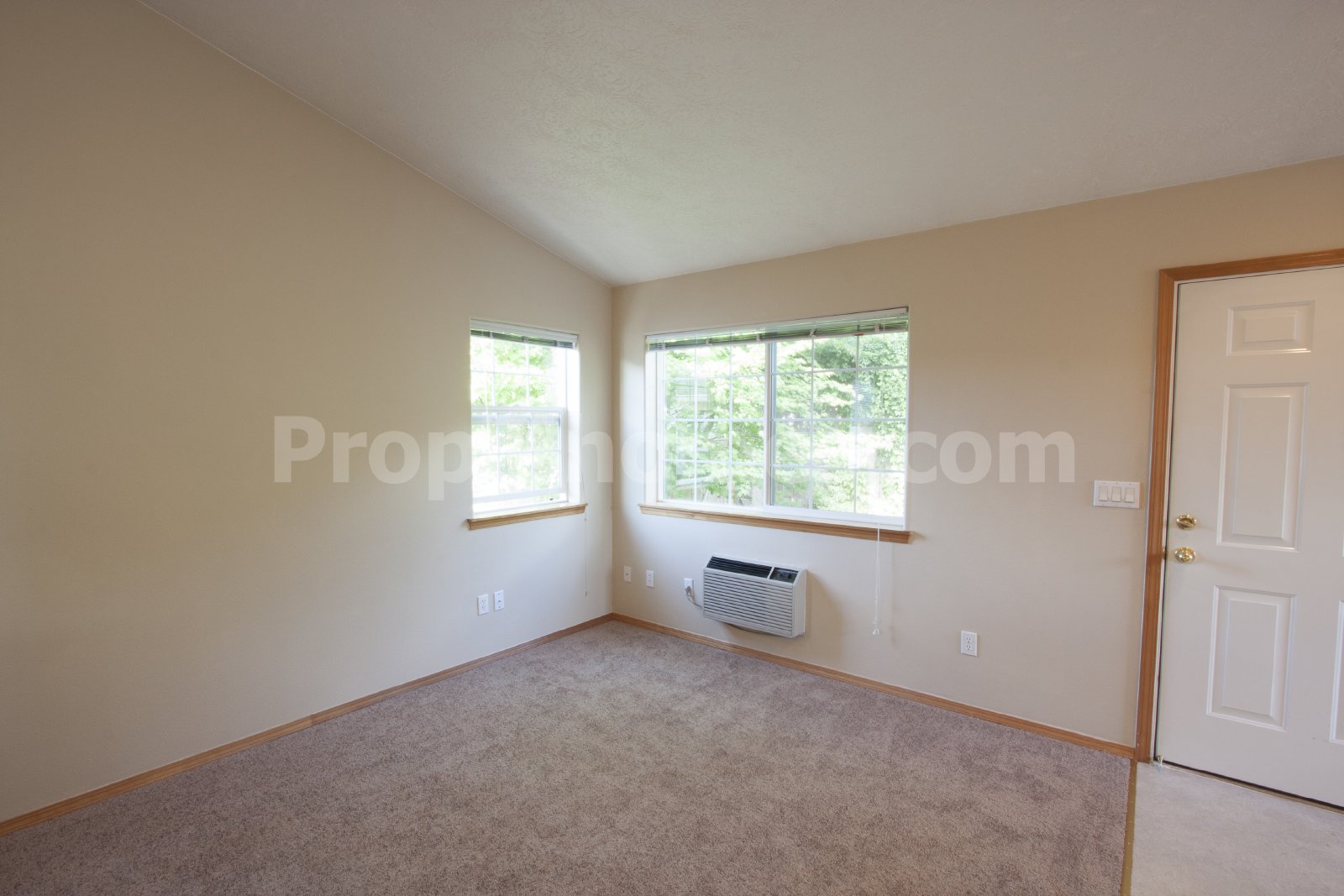 Inviting 1-Bedroom Home in Clackamas with Private Garage! property image