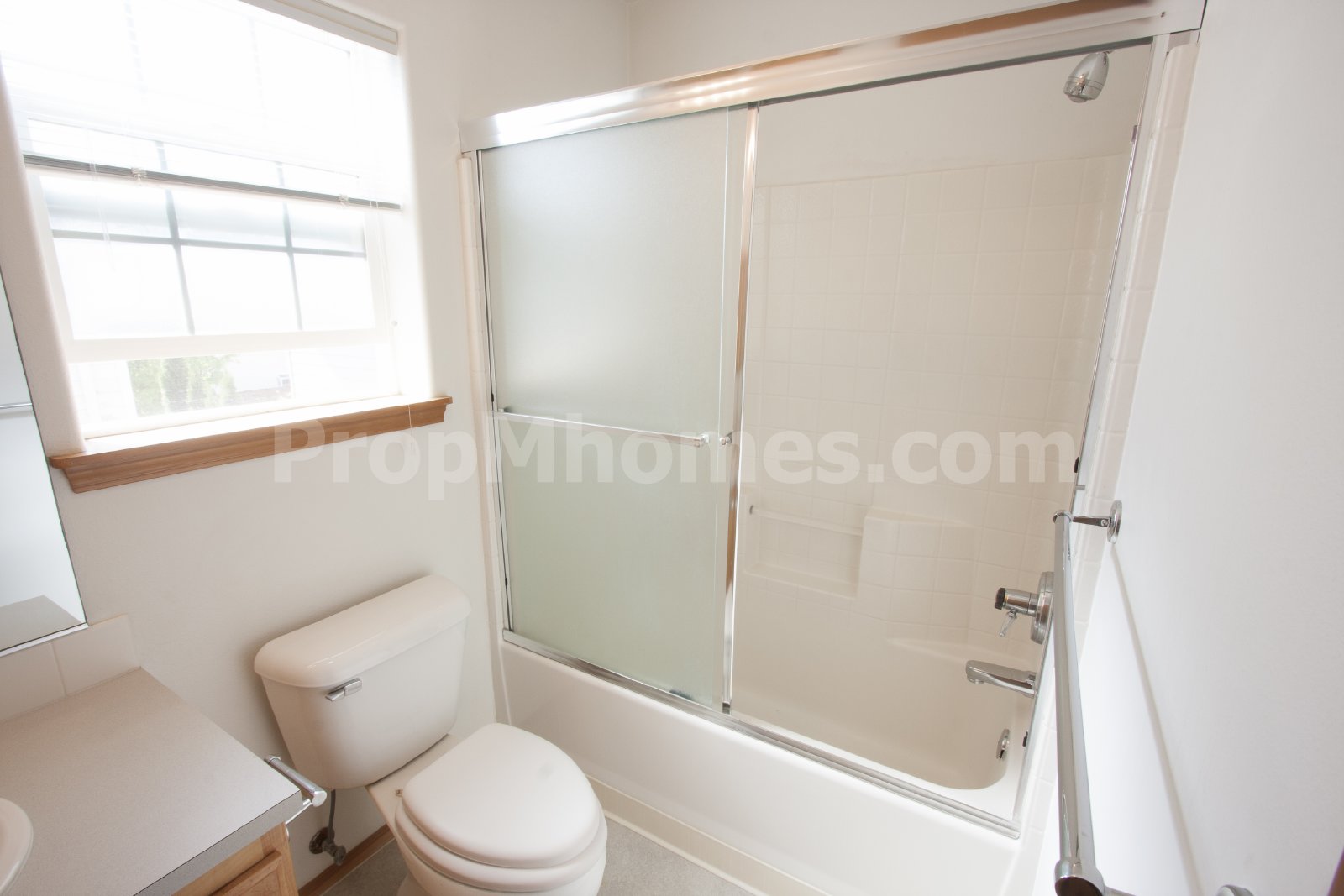 Inviting 1-Bedroom Home in Clackamas with Private Garage! property image