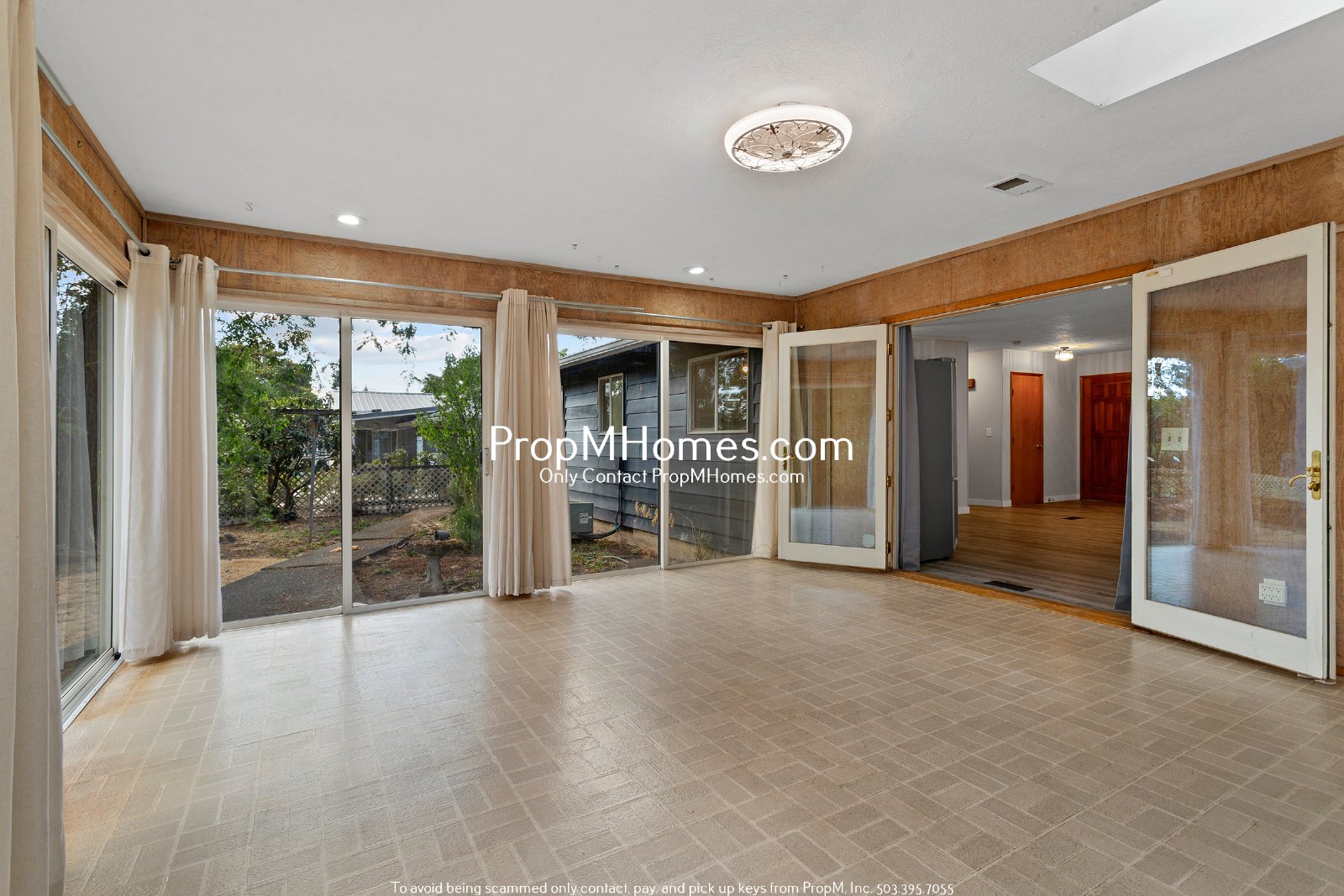 Updated Three Bedroom Home in Hillsboro w/ Sunroom! property image
