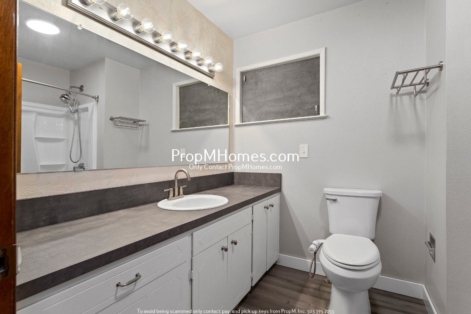 Updated Three Bedroom Home in Hillsboro w/ Sunroom! property image
