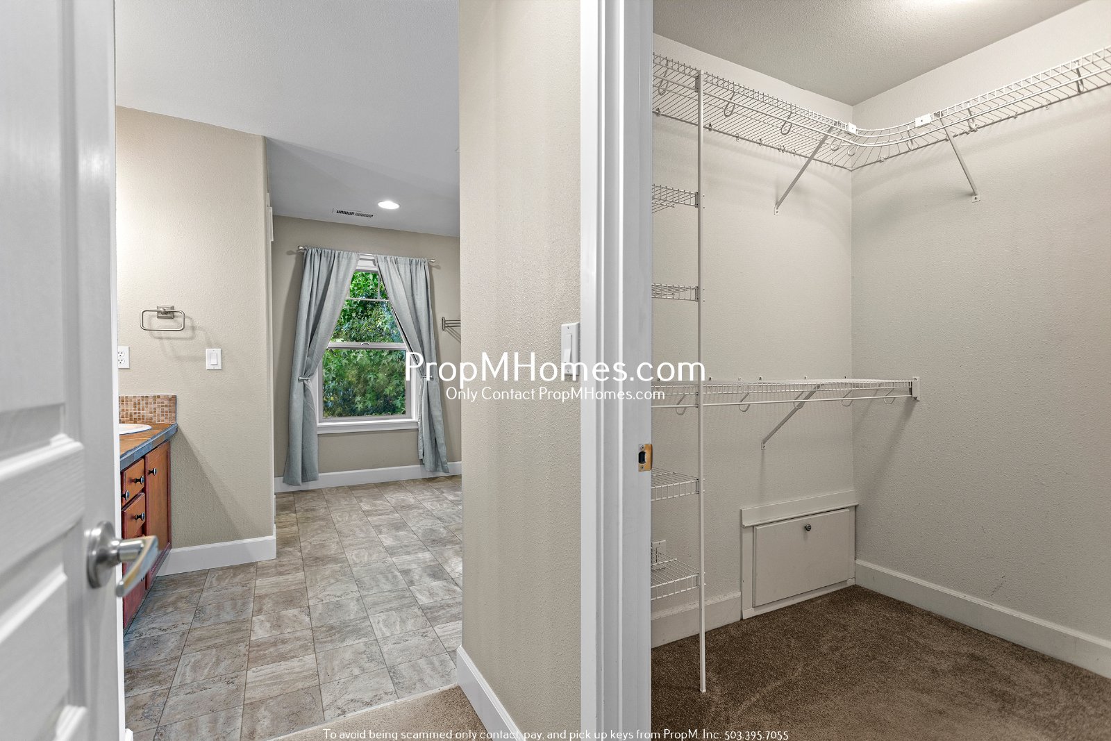 Spacious 5BR Hillsboro Home - Vaulted Ceilings, Fenced Yard & 2-Car Garage property image