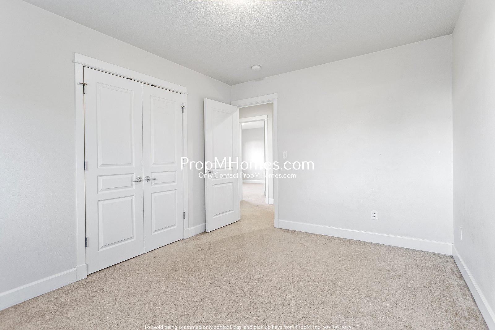 Spacious 5BR Hillsboro Home - Vaulted Ceilings, Fenced Yard & 2-Car Garage property image