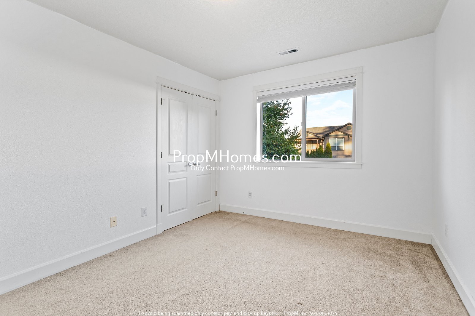 Spacious 5BR Hillsboro Home - Vaulted Ceilings, Fenced Yard & 2-Car Garage property image