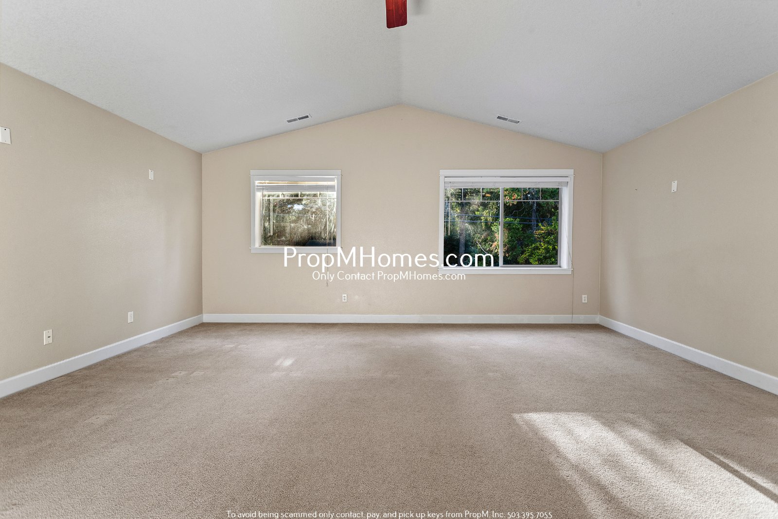 Spacious 5BR Hillsboro Home - Vaulted Ceilings, Fenced Yard & 2-Car Garage property image
