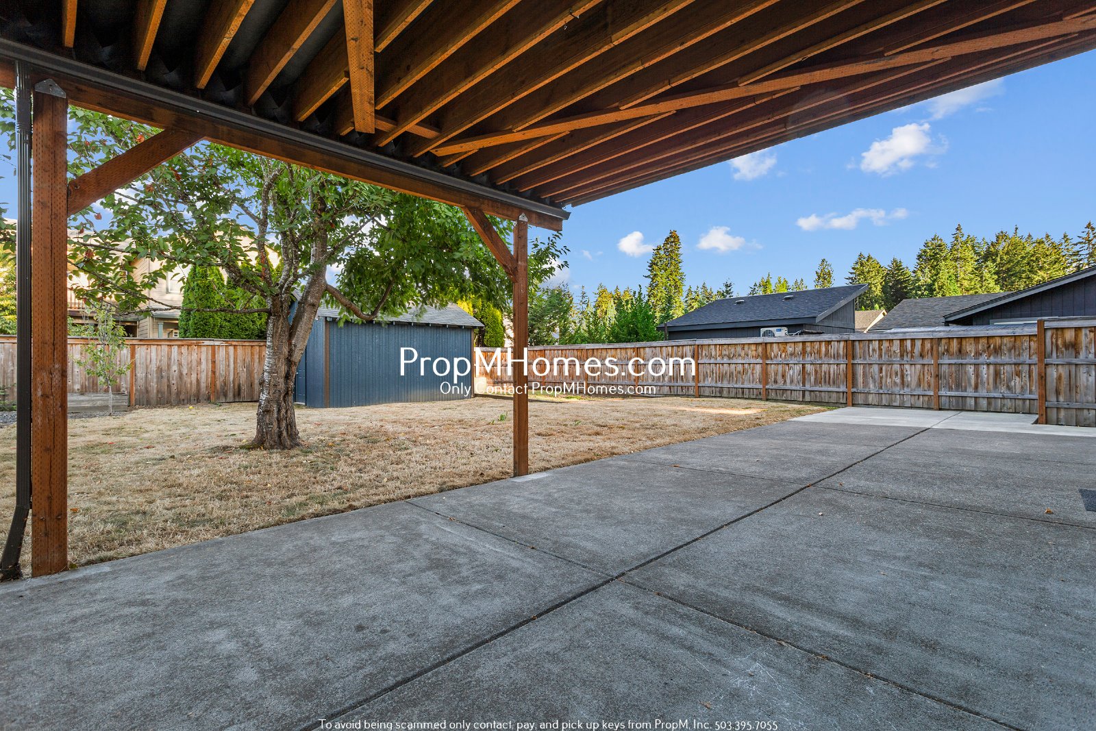 Spacious 5BR Hillsboro Home - Vaulted Ceilings, Fenced Yard & 2-Car Garage property image