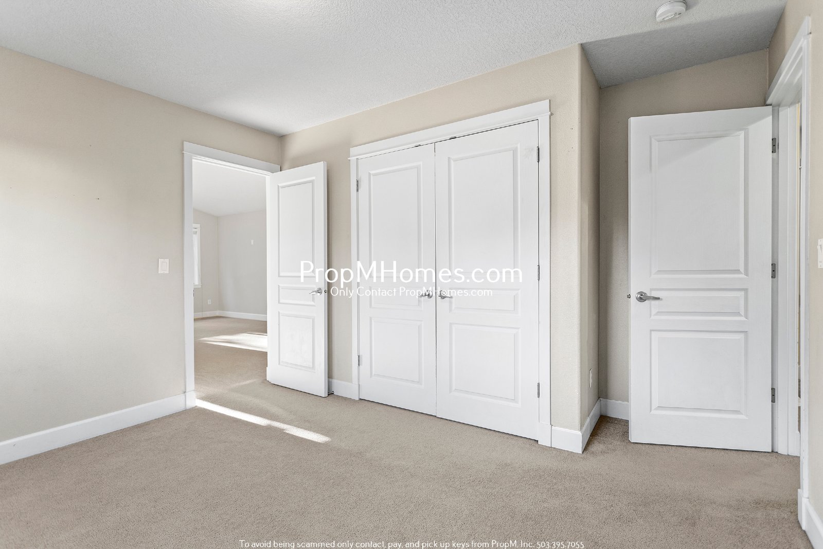 Spacious 5BR Hillsboro Home - Vaulted Ceilings, Fenced Yard & 2-Car Garage property image