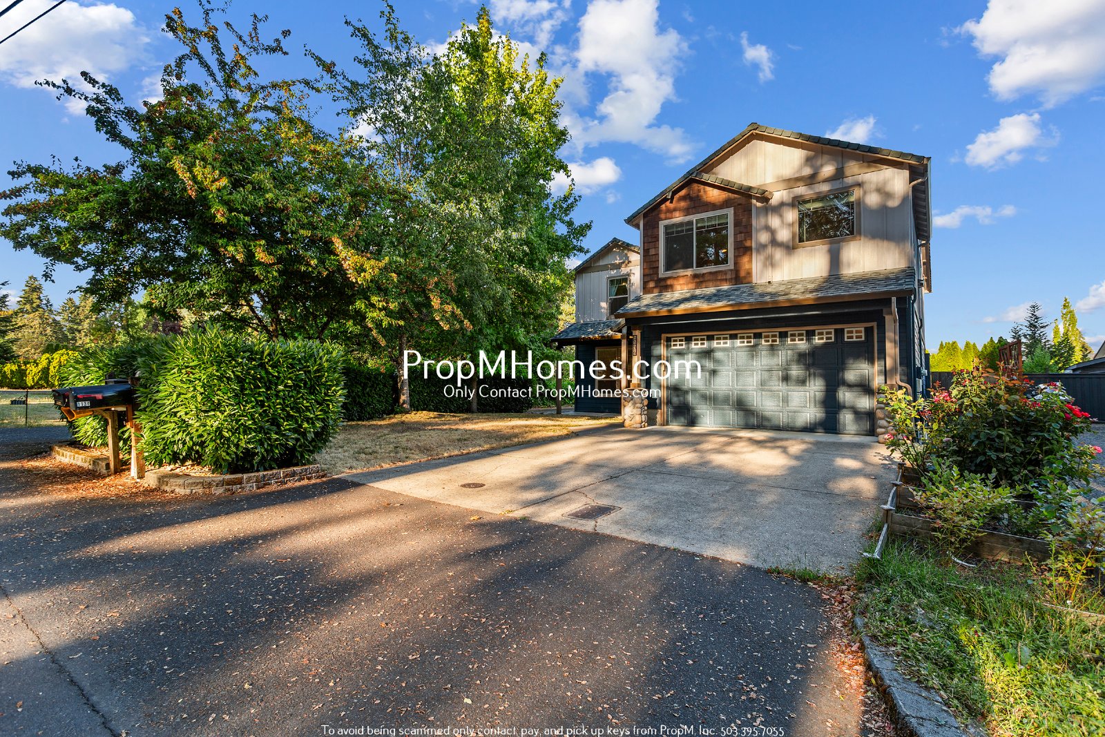 Spacious 5BR Hillsboro Home - Vaulted Ceilings, Fenced Yard & 2-Car Garage property image