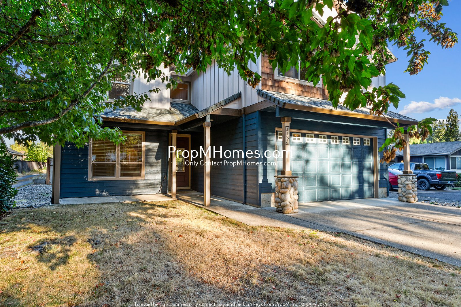 Spacious 5BR Hillsboro Home - Vaulted Ceilings, Fenced Yard & 2-Car Garage property image