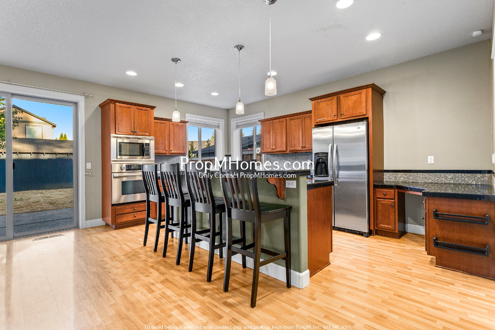 Spacious 5BR Hillsboro Home - Vaulted Ceilings, Fenced Yard & 2-Car Garage property image