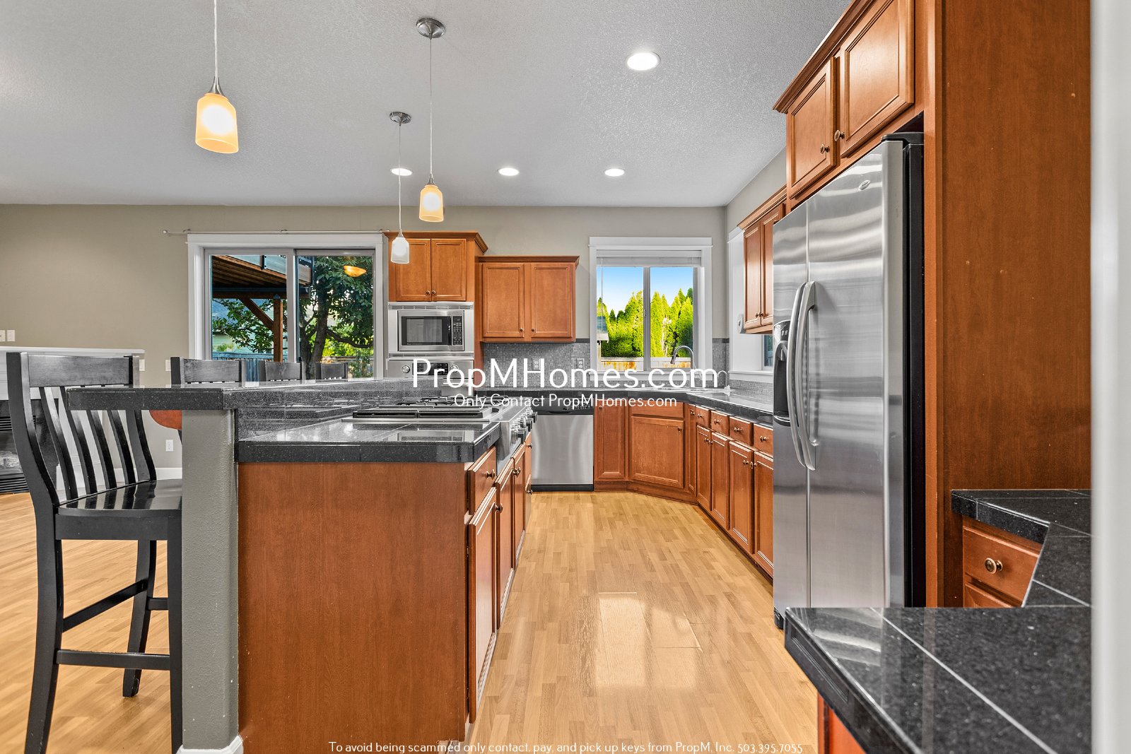 Spacious 5BR Hillsboro Home - Vaulted Ceilings, Fenced Yard & 2-Car Garage property image