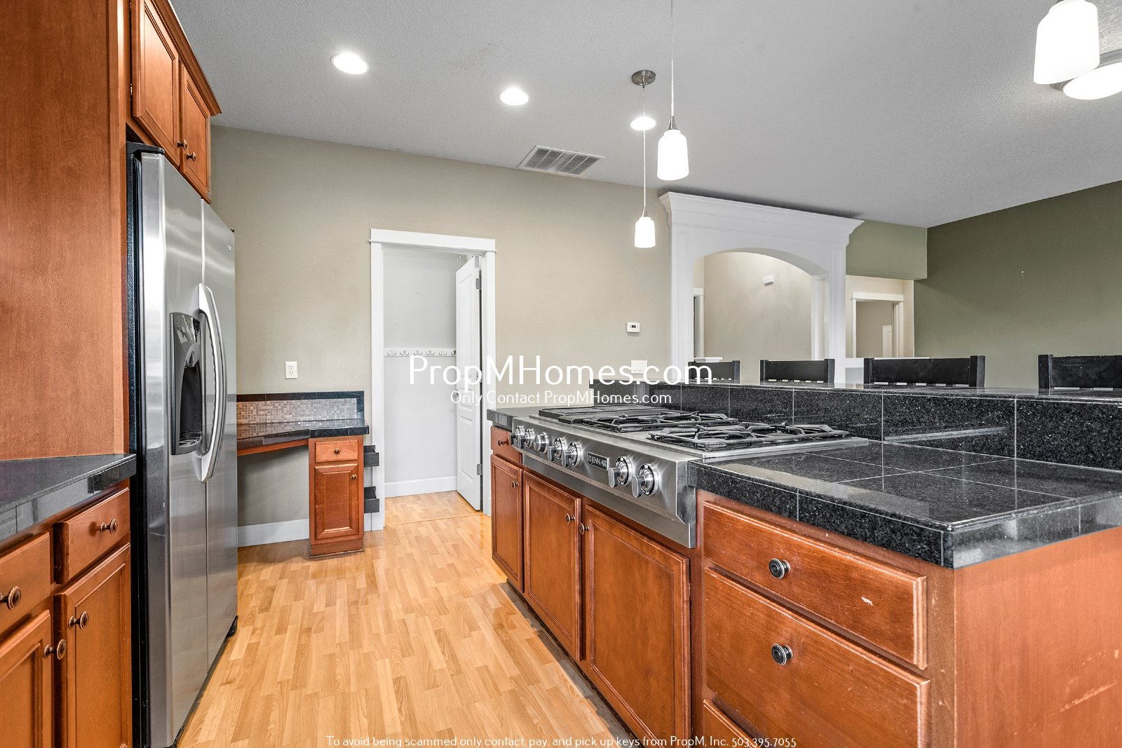 Spacious 5BR Hillsboro Home - Vaulted Ceilings, Fenced Yard & 2-Car Garage property image