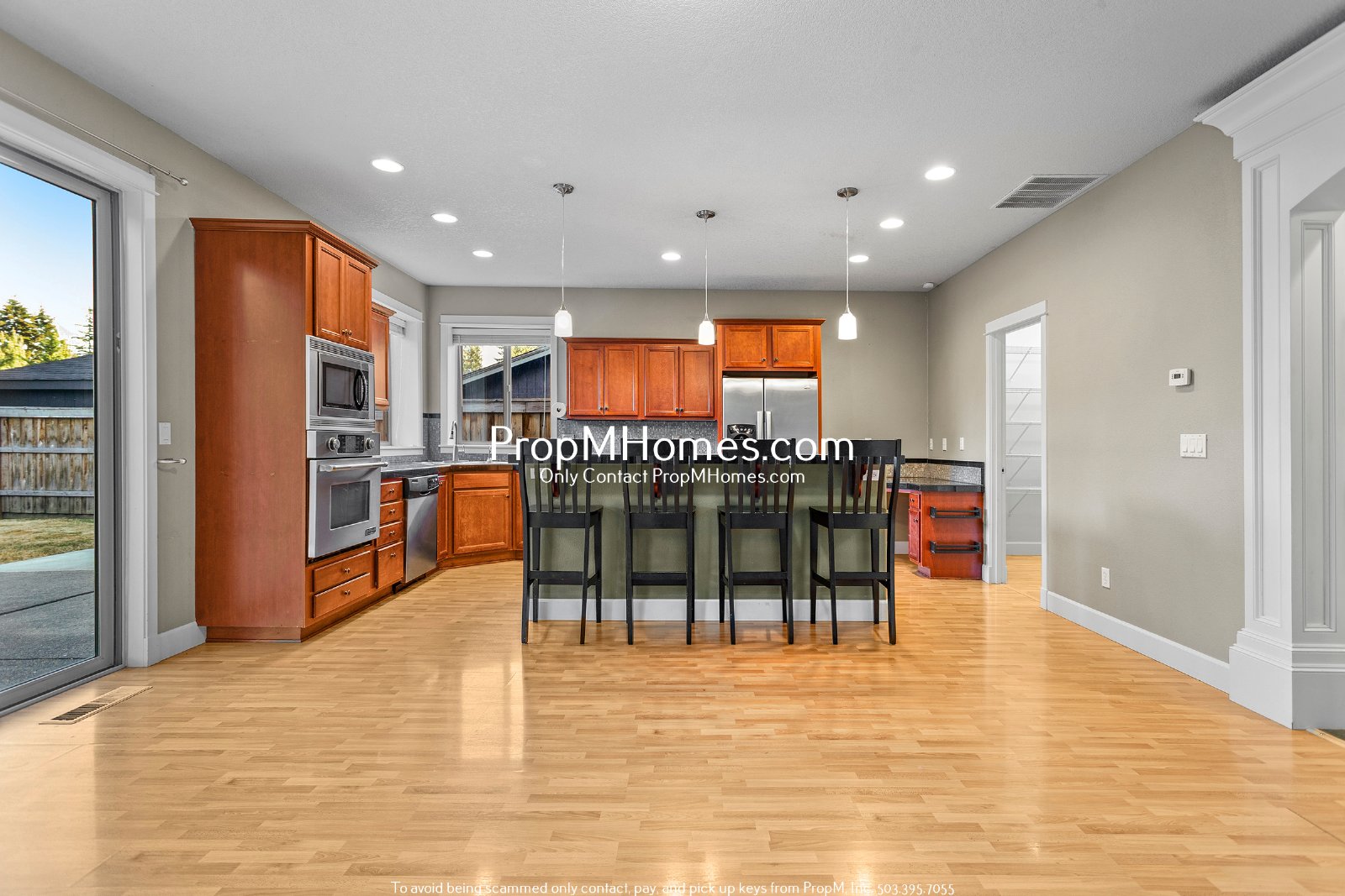 Spacious 5BR Hillsboro Home - Vaulted Ceilings, Fenced Yard & 2-Car Garage property image
