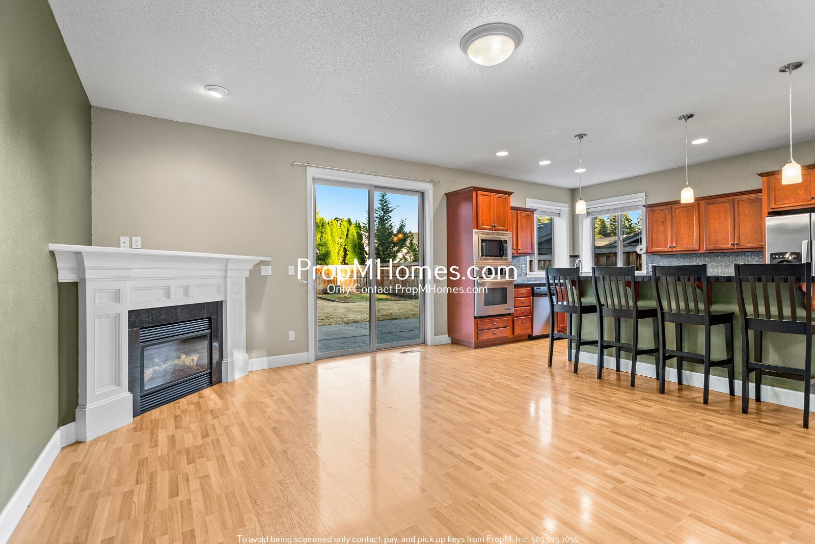 Spacious 5BR Hillsboro Home - Vaulted Ceilings, Fenced Yard & 2-Car Garage property image