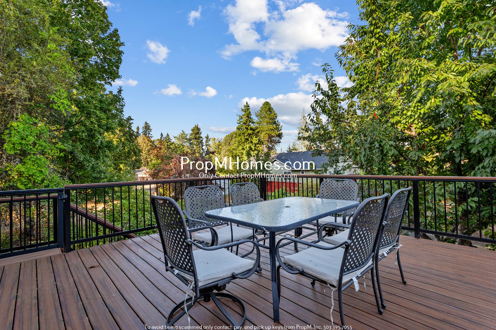 Spacious 5BR Hillsboro Home - Vaulted Ceilings, Fenced Yard & 2-Car Garage property image
