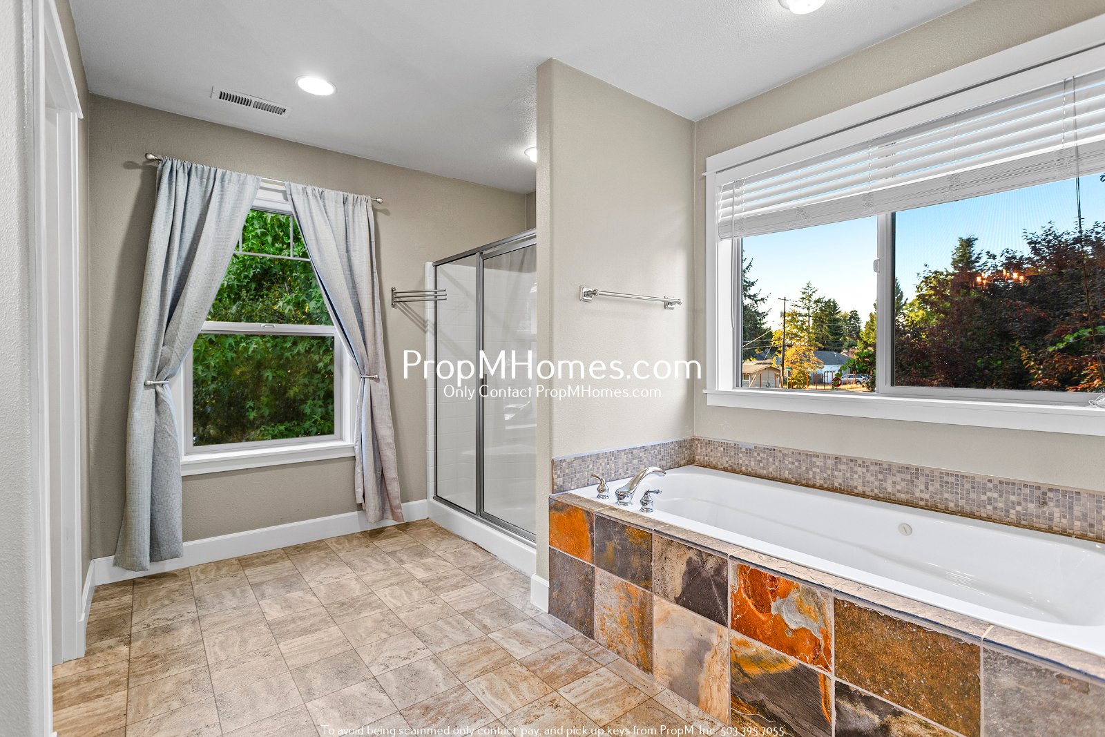 Spacious 5BR Hillsboro Home - Vaulted Ceilings, Fenced Yard & 2-Car Garage property image