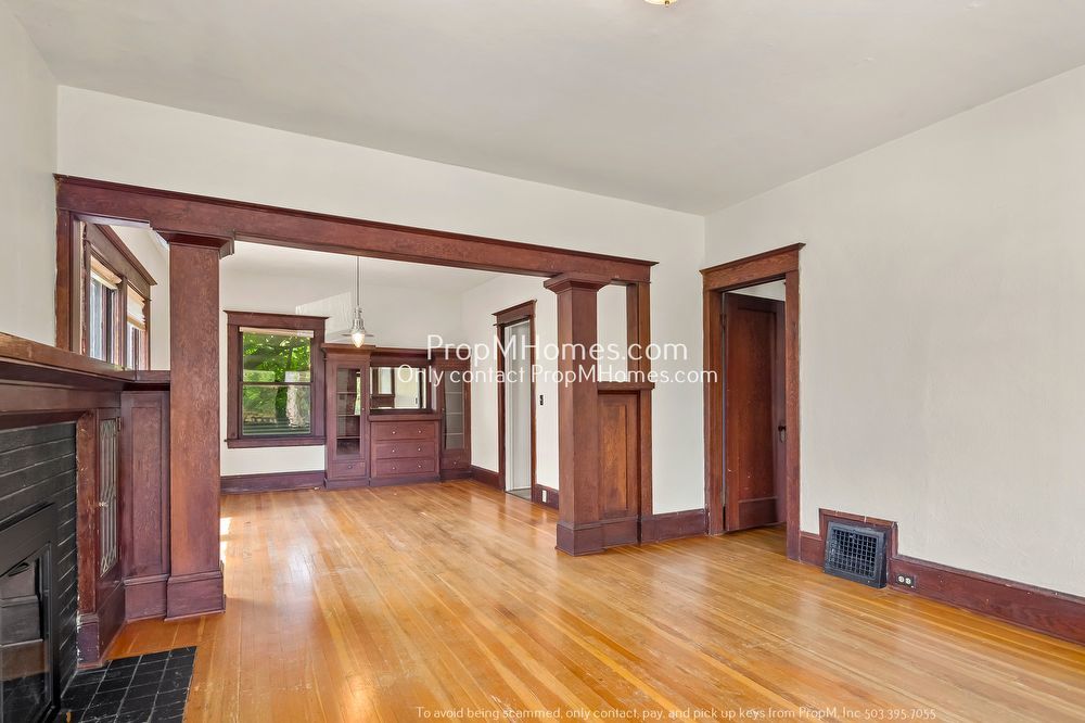 Charming Two Bedroom Duplex in Sunnyside - Embrace Comfort and Convenience! property image