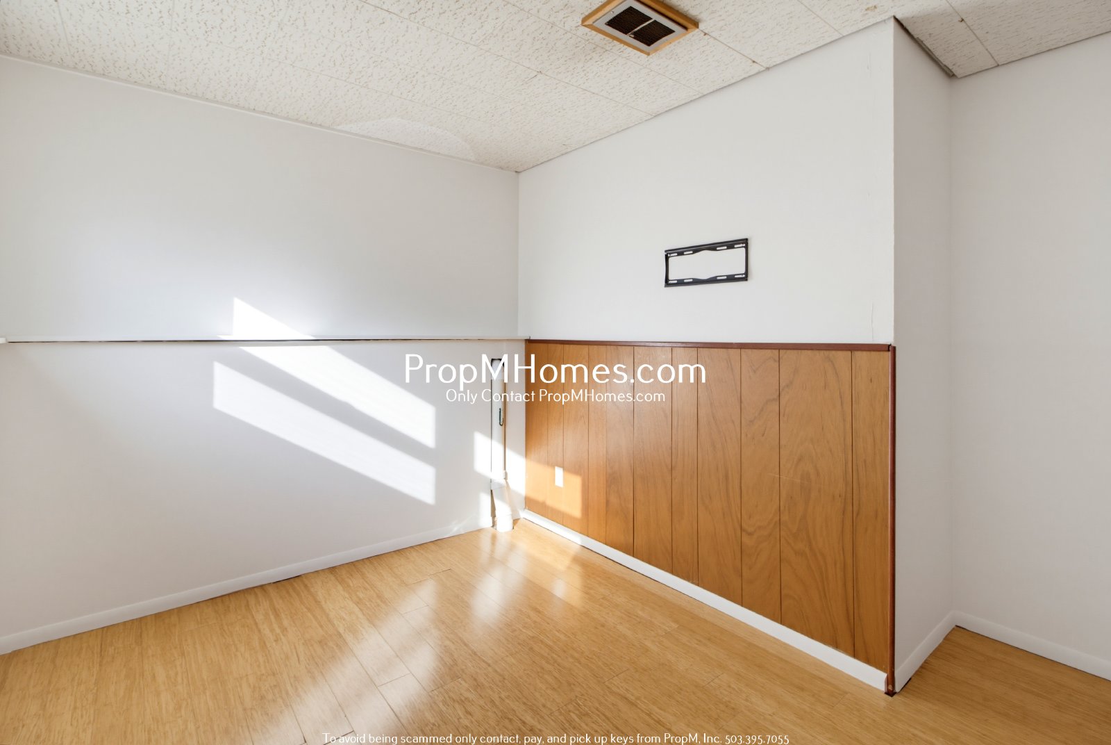 Lovely 3 Bedroom Gresham Home with Fireplace, Deck & Fenced Yard property image
