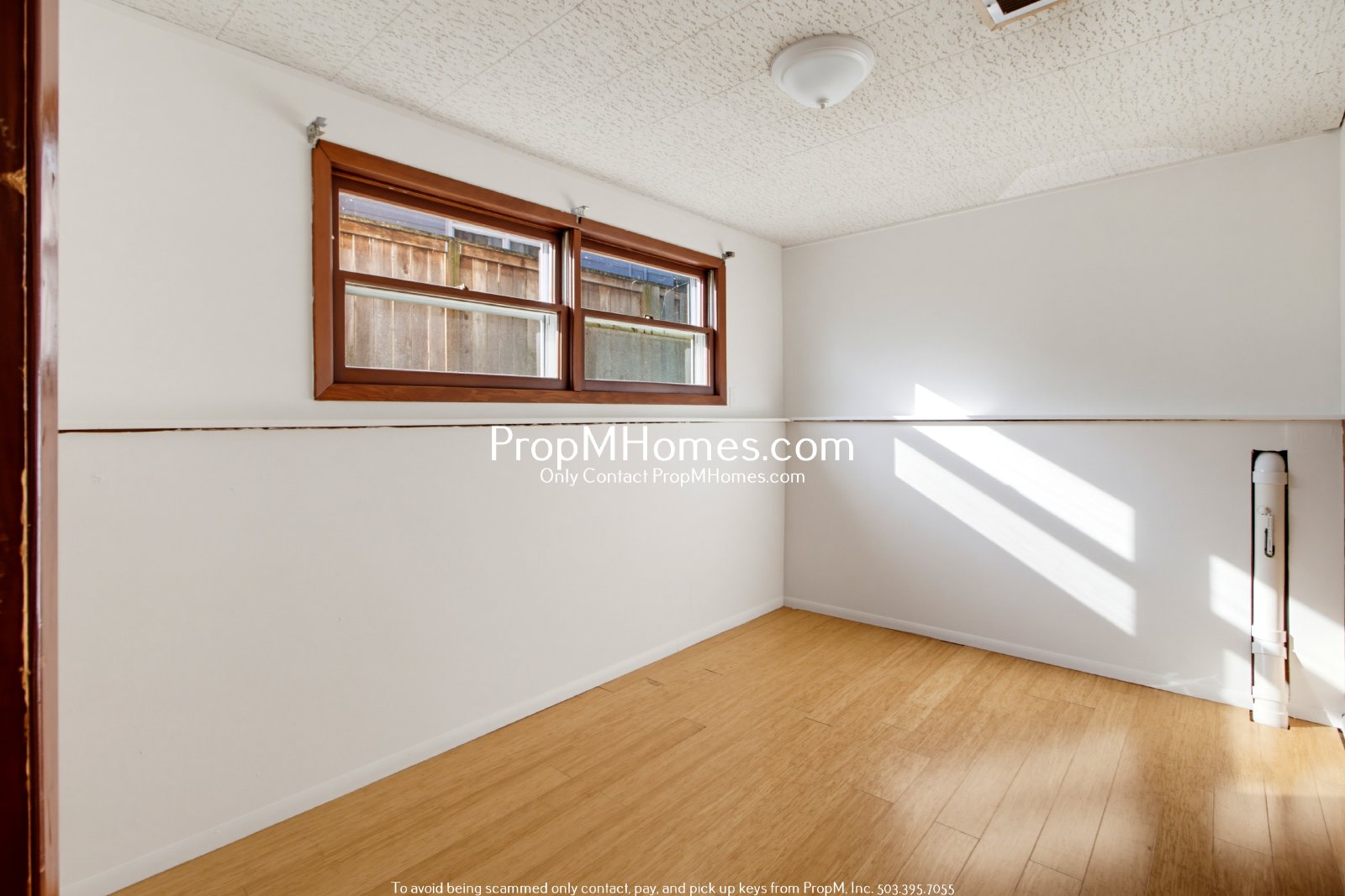 Lovely 3 Bedroom Gresham Home with Fireplace, Deck & Fenced Yard property image