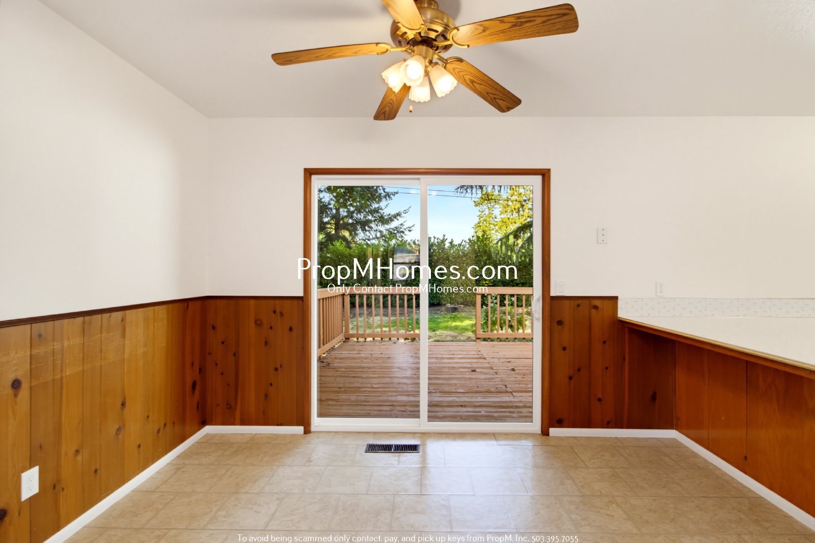 Lovely 3 Bedroom Gresham Home with Fireplace, Deck & Fenced Yard property image