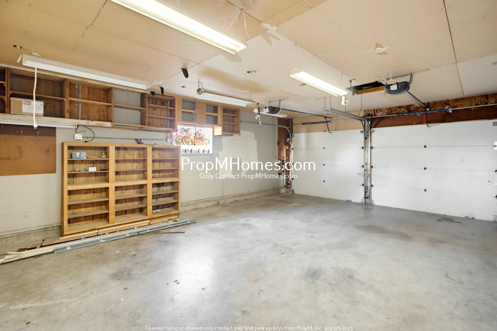 Lovely 3 Bedroom Gresham Home with Fireplace, Deck & Fenced Yard property image