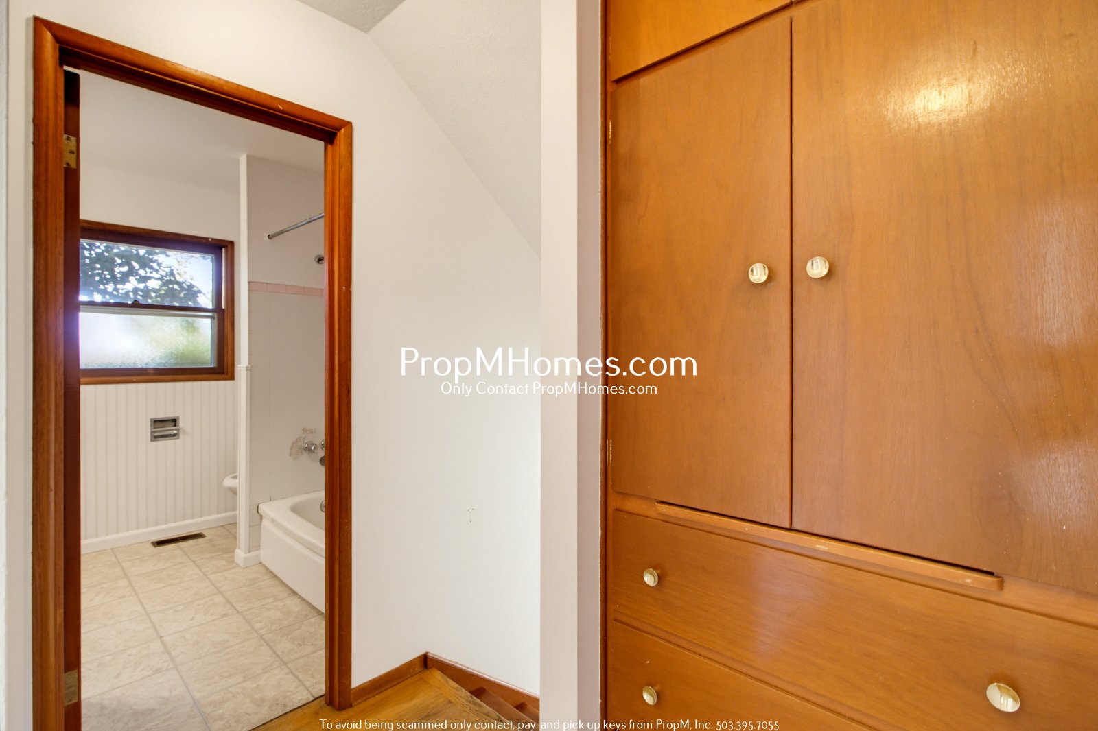 Lovely 3 Bedroom Gresham Home with Fireplace, Deck & Fenced Yard property image