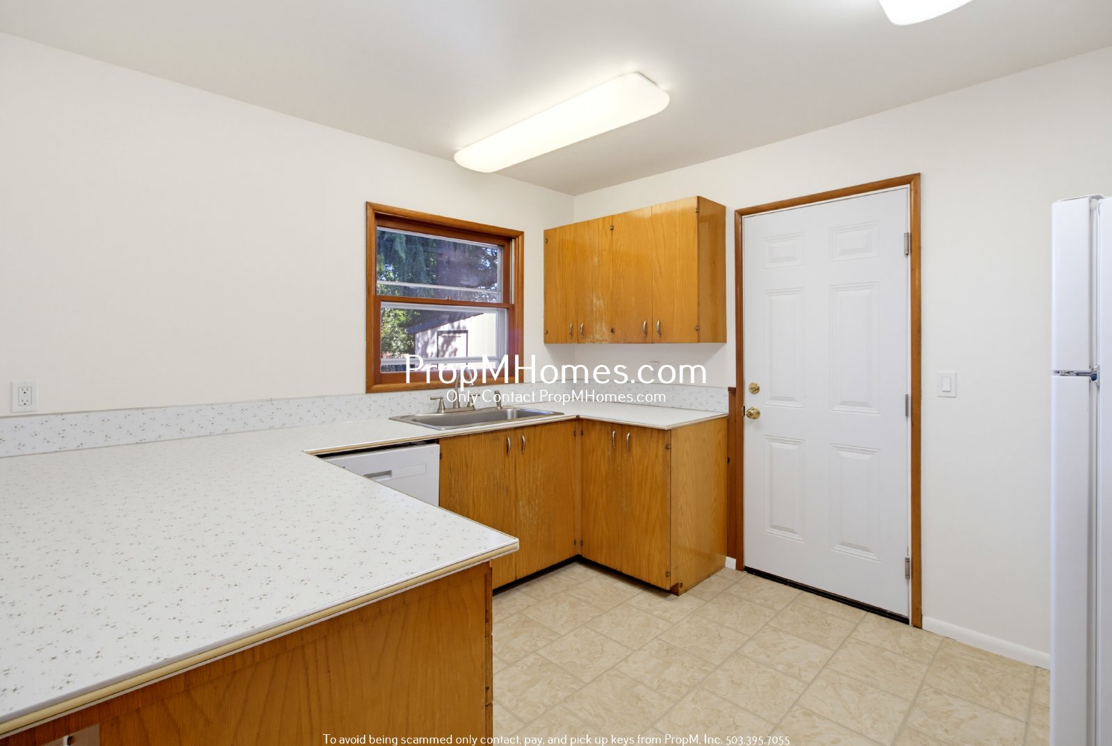 Lovely 3 Bedroom Gresham Home with Fireplace, Deck & Fenced Yard property image