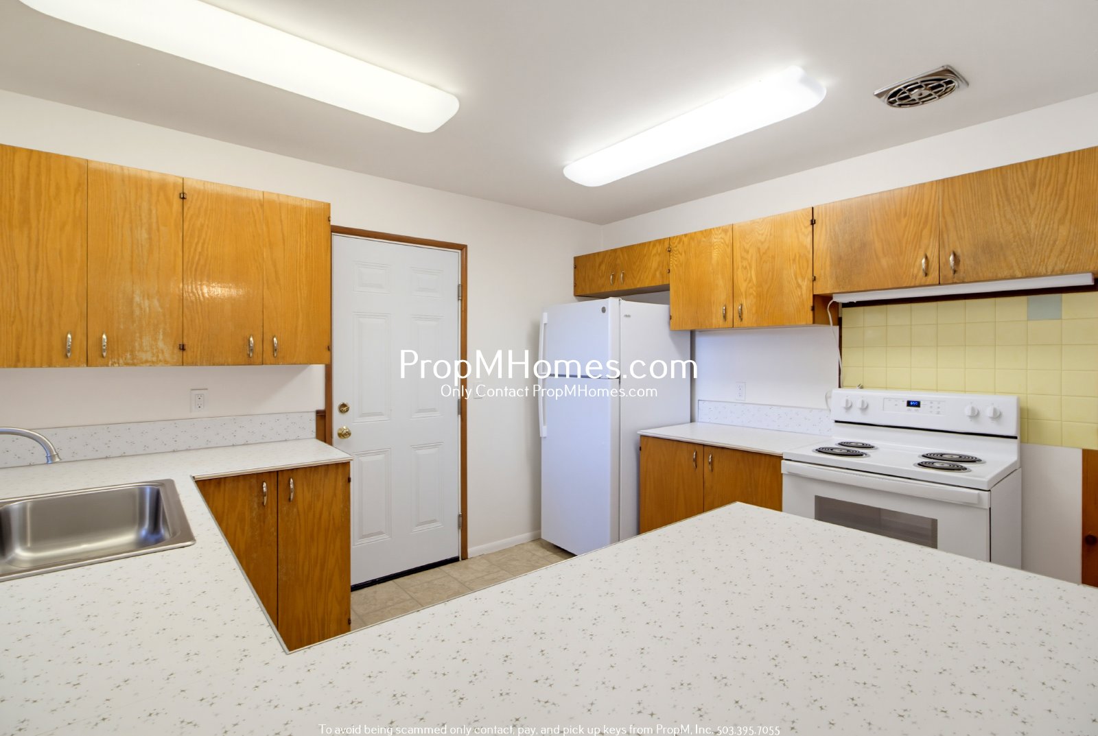 Lovely 3 Bedroom Gresham Home with Fireplace, Deck & Fenced Yard property image