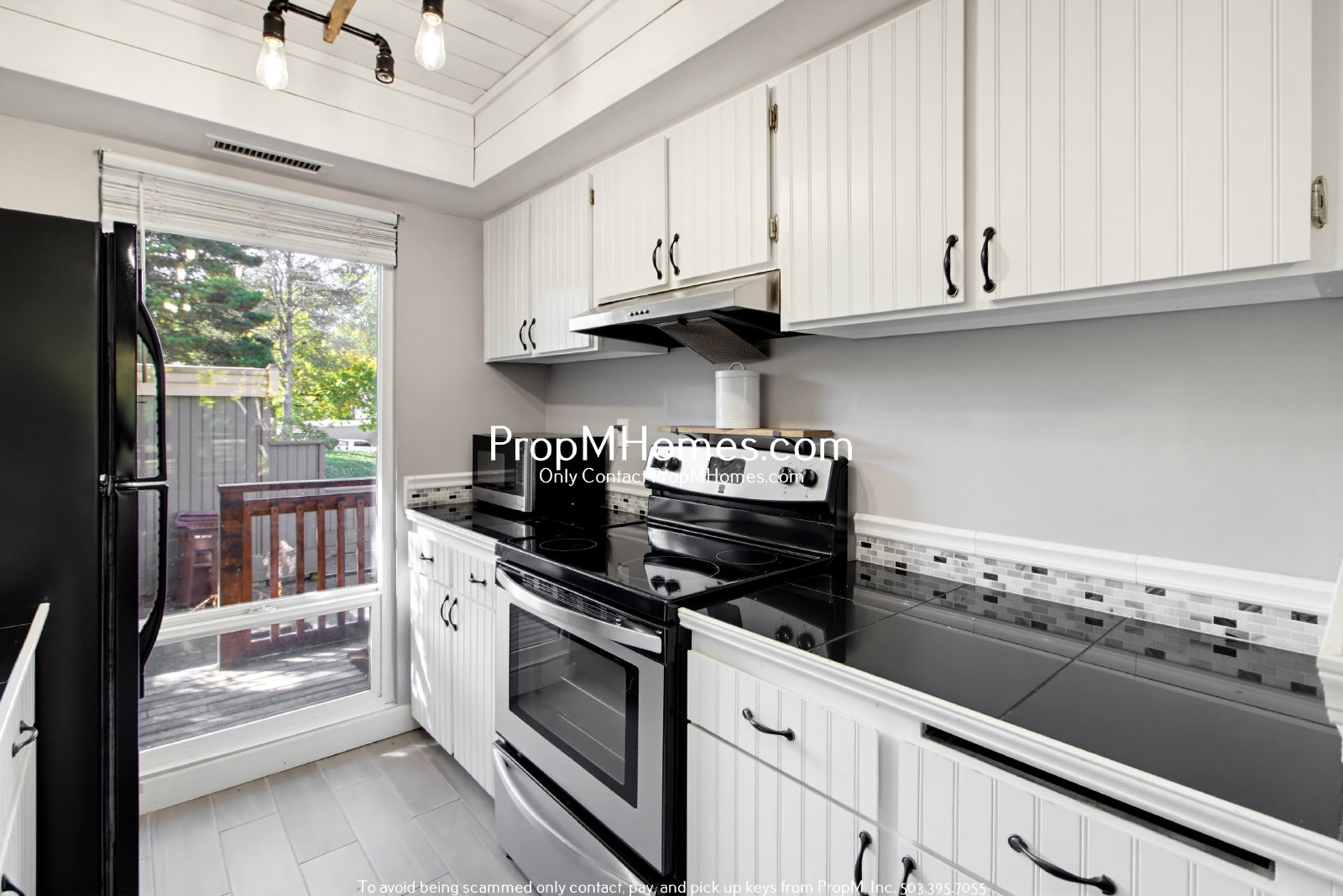 Beautiful 2 Bedroom Beaverton Condo with Patio! property image