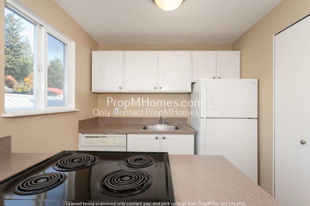 Charming Two Bedroom Unit in Multnomah Village! property image