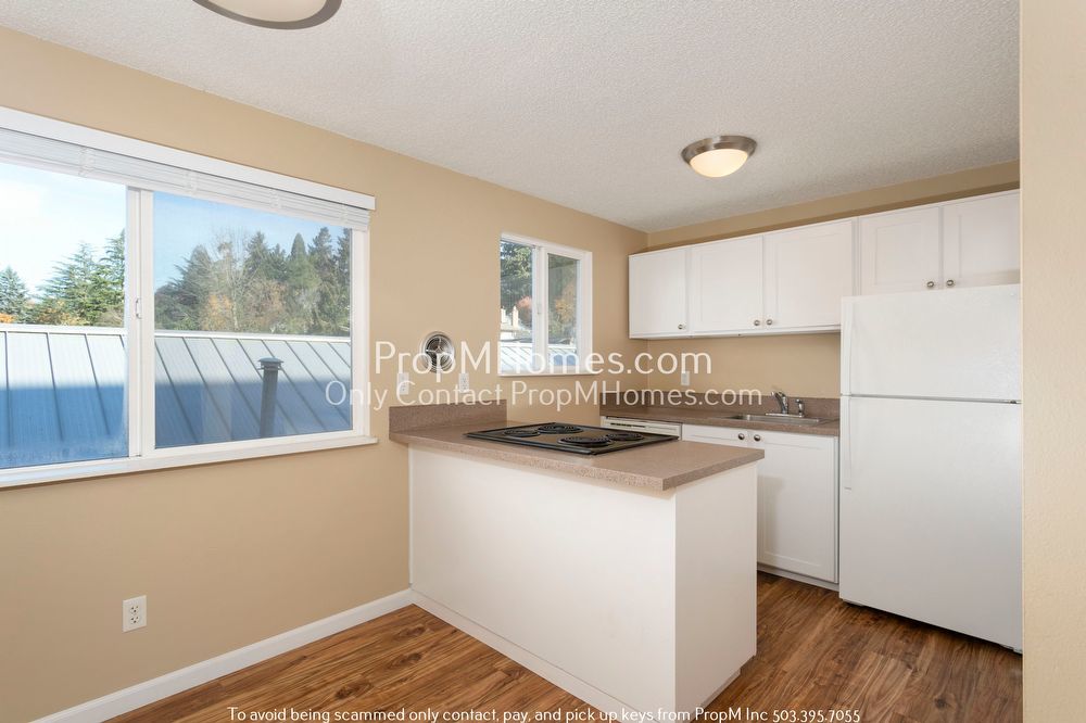 Charming Two Bedroom Unit in Multnomah Village! property image