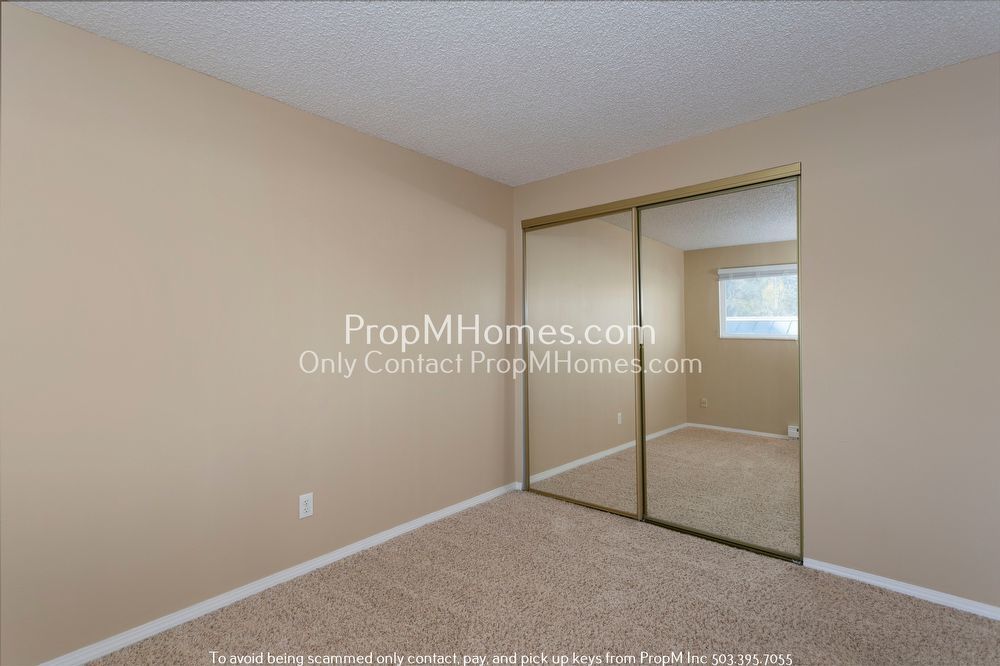 Charming Two Bedroom Unit in Multnomah Village! property image
