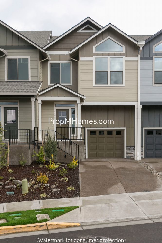 Stunning Craftsmanship In this Three Bedroom Townhome In Damascus! property image