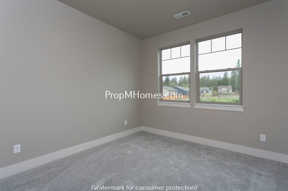 Stunning Craftsmanship In this Three Bedroom Townhome In Damascus! property image