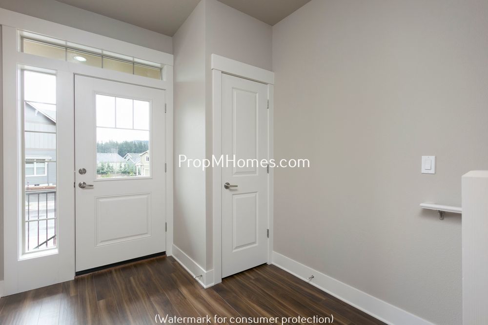 Stunning Craftsmanship In this Three Bedroom Townhome In Damascus! property image