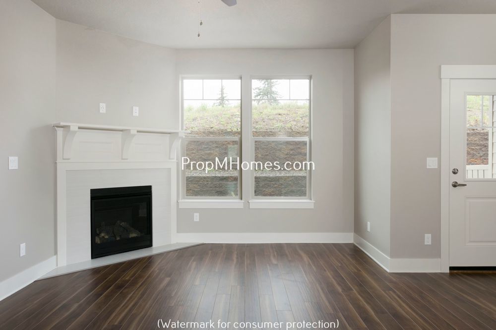 Stunning Craftsmanship In this Three Bedroom Townhome In Damascus! property image