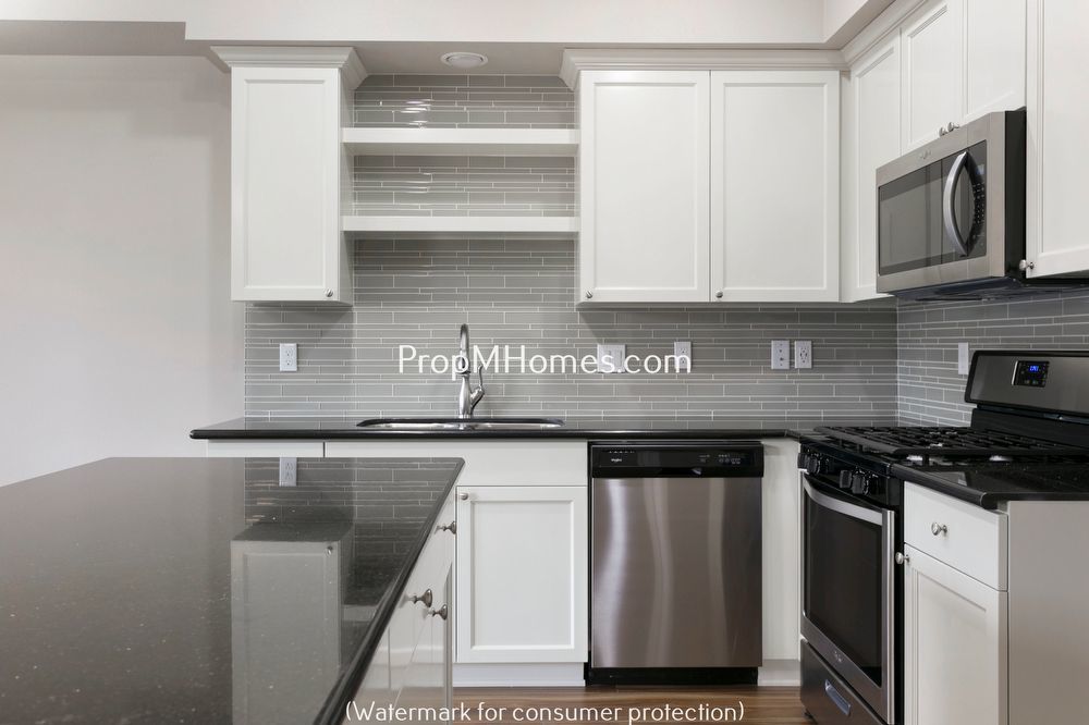 Stunning Craftsmanship In this Three Bedroom Townhome In Damascus! property image