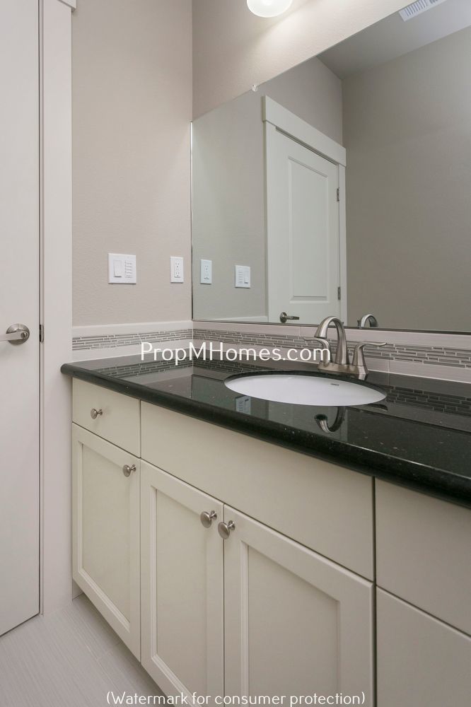 Stunning Craftsmanship In this Three Bedroom Townhome In Damascus! property image