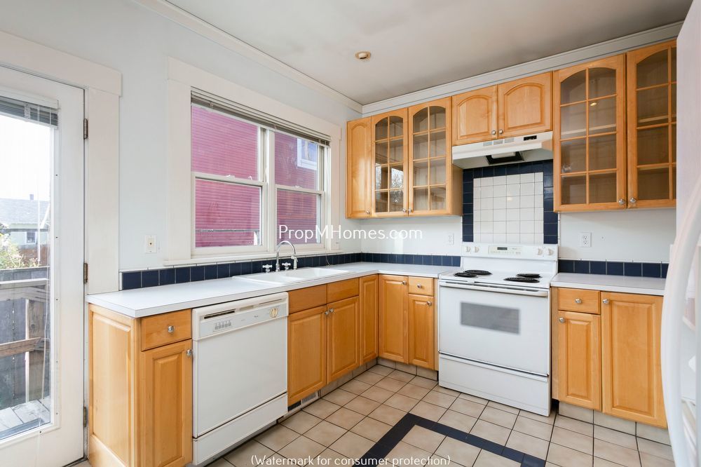 Charming Two Bedroom Bungalow In The Heart Of Sellwood! property image