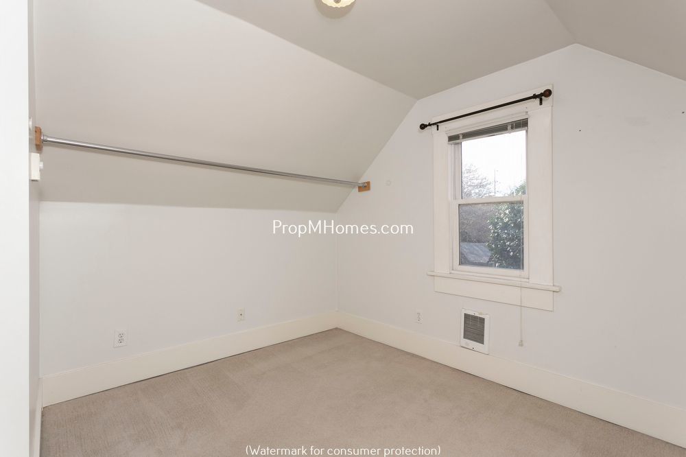 Charming Two Bedroom Bungalow In The Heart Of Sellwood! property image