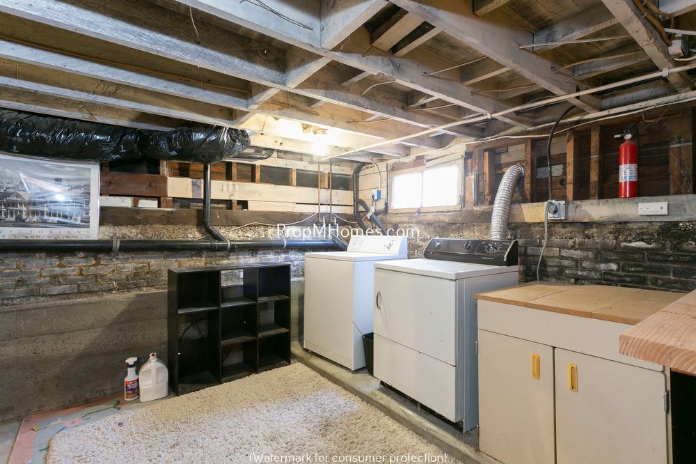 Charming Two Bedroom Bungalow In The Heart Of Sellwood! property image