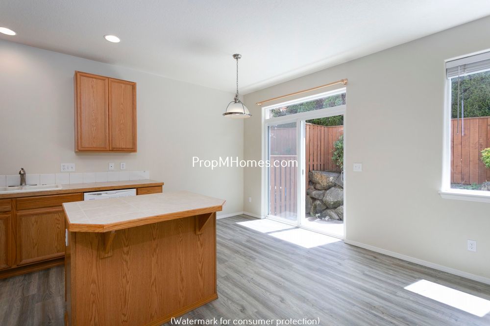 Great Farmington Townhouse in Quaint Little Neighborhood! property image
