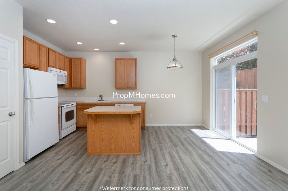Great Farmington Townhouse in Quaint Little Neighborhood! property image