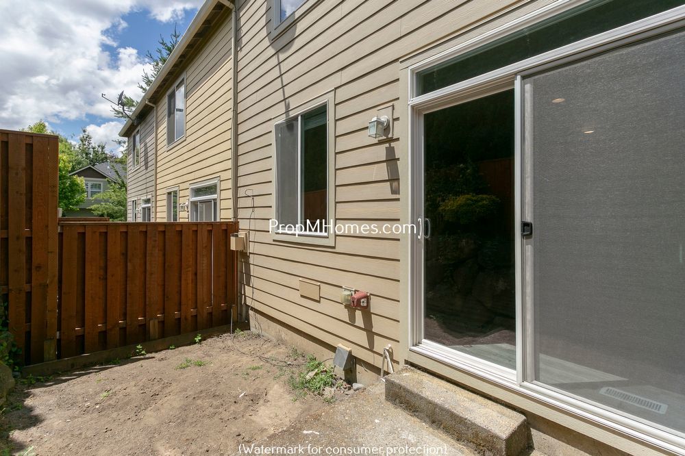 Great Farmington Townhouse in Quaint Little Neighborhood! property image
